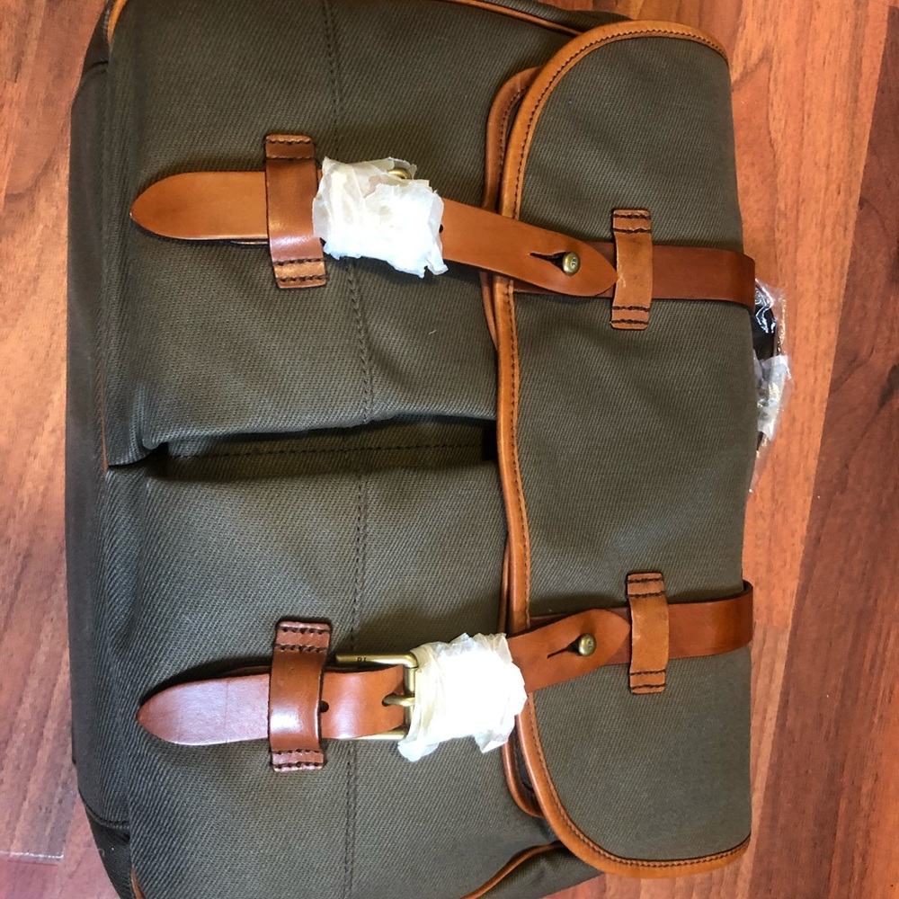 Ralph Lauren
Green Core Canvas Messenger Bag